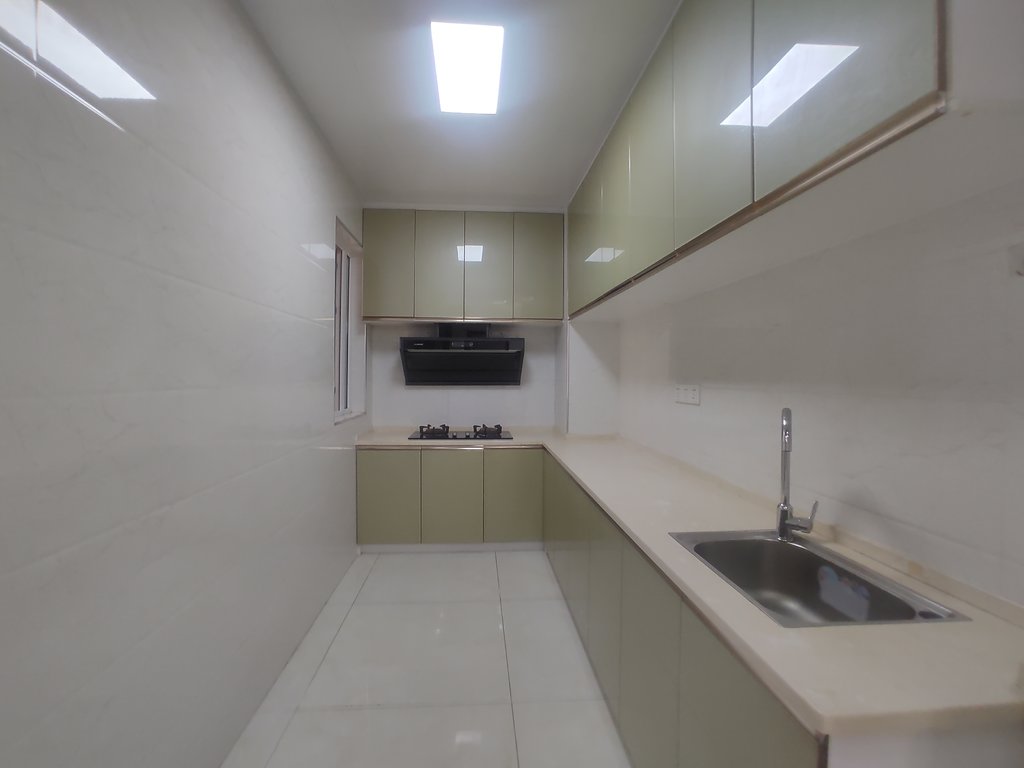 满庭春.精装供暖三房.中间楼层.证件满二.看房方便