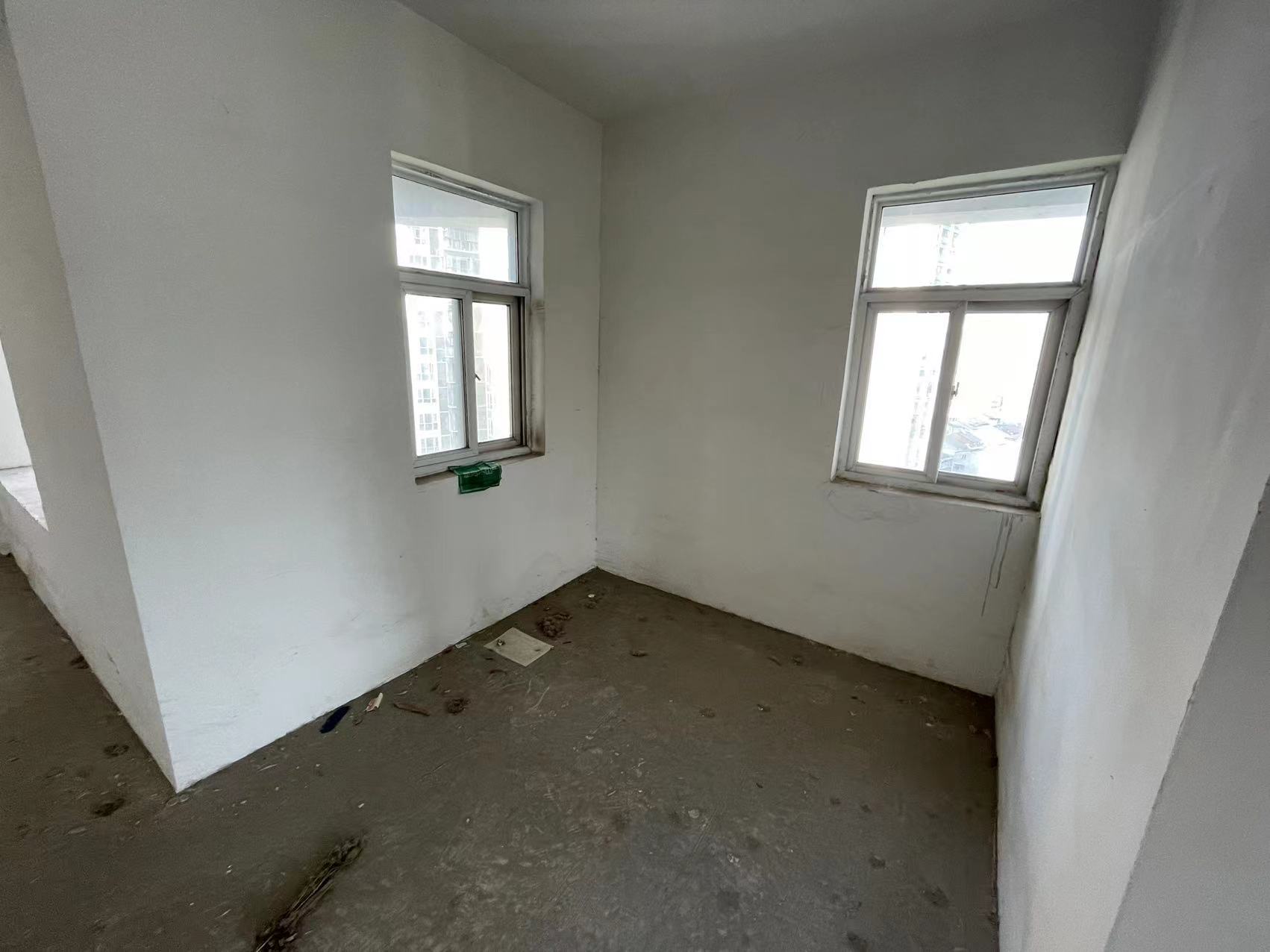 福星城户型通透大阳台毛坯大四房视野好老证