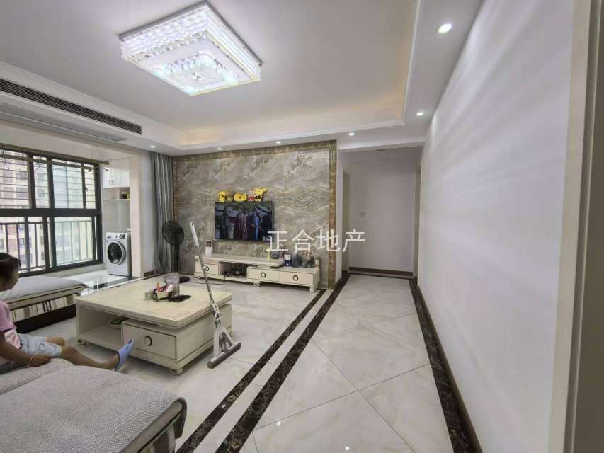 和合四期，单价4900，精装三房，边户，好楼层，证满二，户型方正