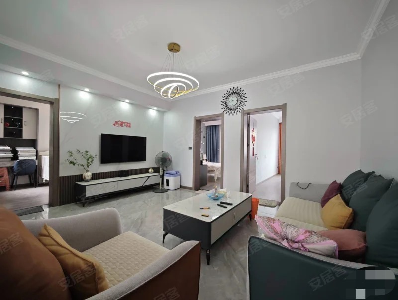 复州花园，步梯3楼，精装三房。南北通透，成色新，拎包入住，