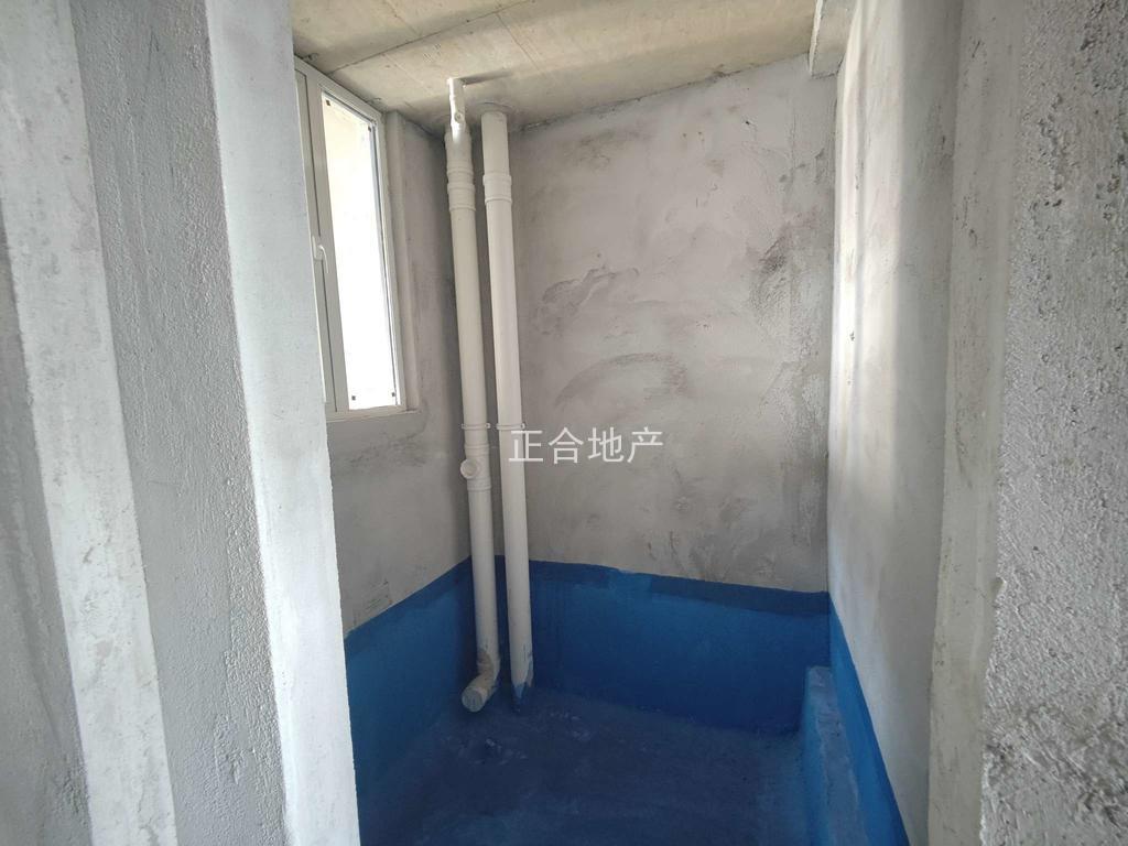 蓝天白云稀少小三房！单价6200！