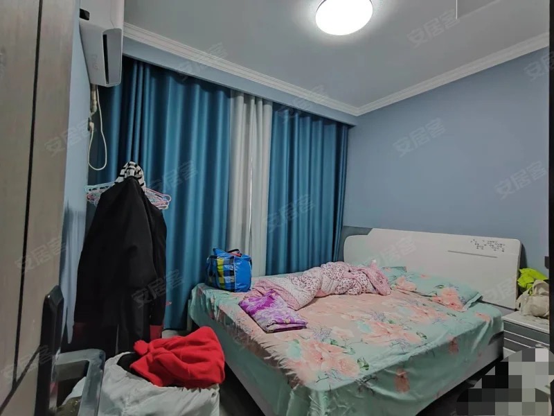 满庭春，精装三房，带入户花园，单价5000，保养成色新，证满二，诚心出售