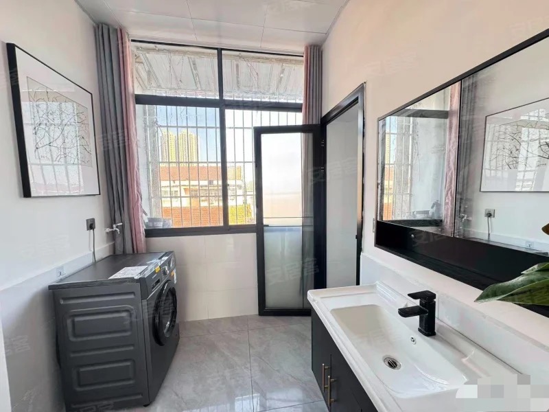 武商附近，精装三房，大出场好停车，单价2700，三房朝南全屋家电齐全