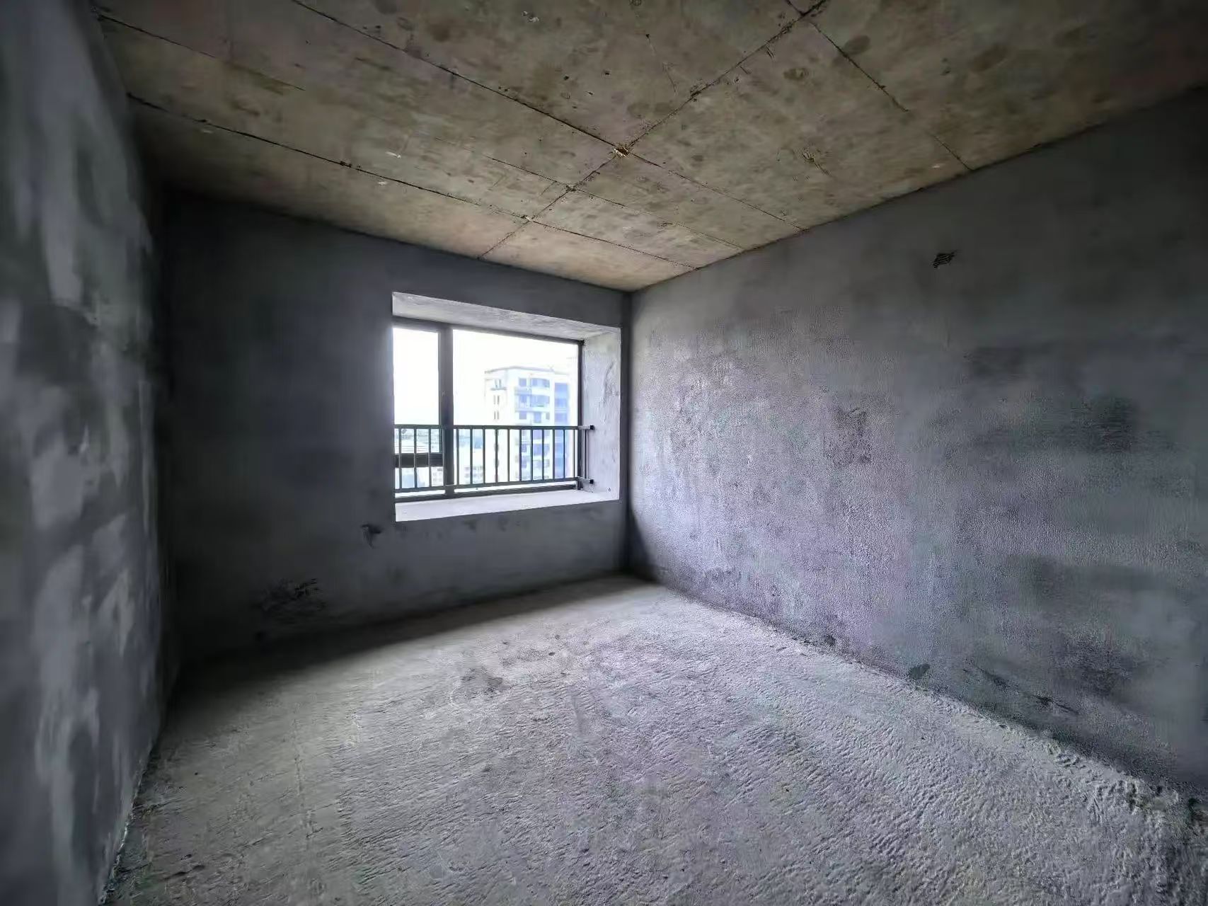 城南，荣怀A区，毛坯三房，边户小高层，好楼层，72万包营业税