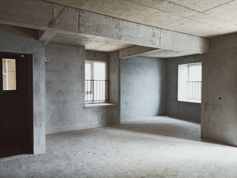 满庭春小三房 现房 毛坯 中层 全天采光 单价5500左右 可按揭