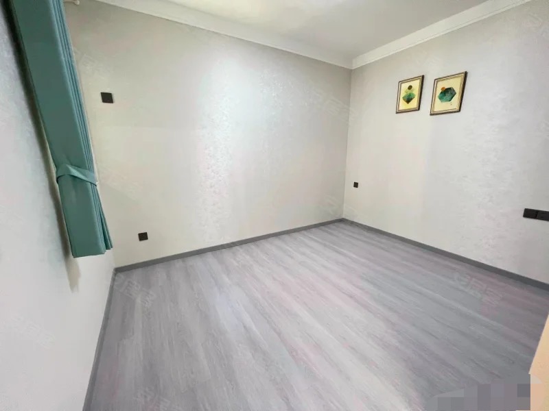 急售，城南，元泰未来城，全新精装三房两卫，书包房，好楼层