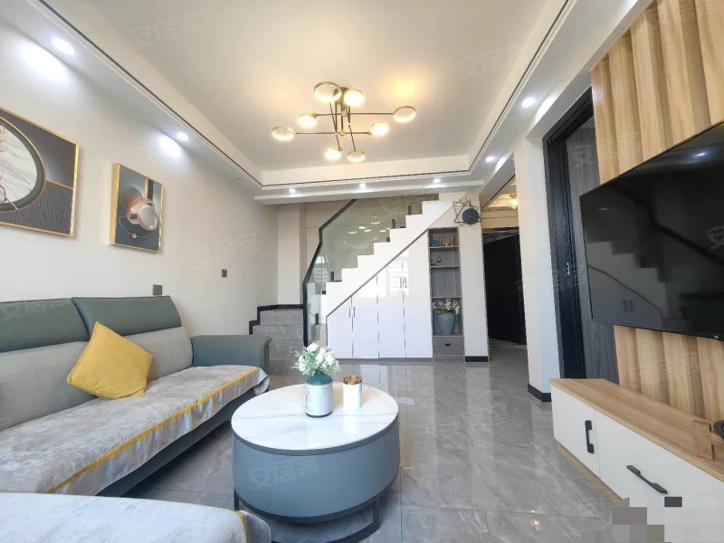 城南，新天地旁，精装复式2房2卫，99新装修，家具家电齐全拎包入住，满二，好楼层