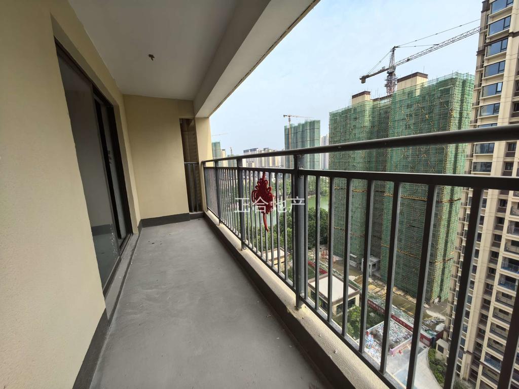 荣怀a区，现房，电梯小高层，好楼层15楼，4开间朝南，68万包满二