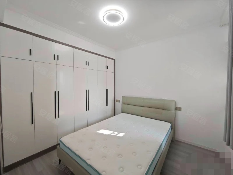 288，仙桃xiao学旁，仙桃别院，电梯好楼层，精装三房，墅级享受，9.9新，老证过户