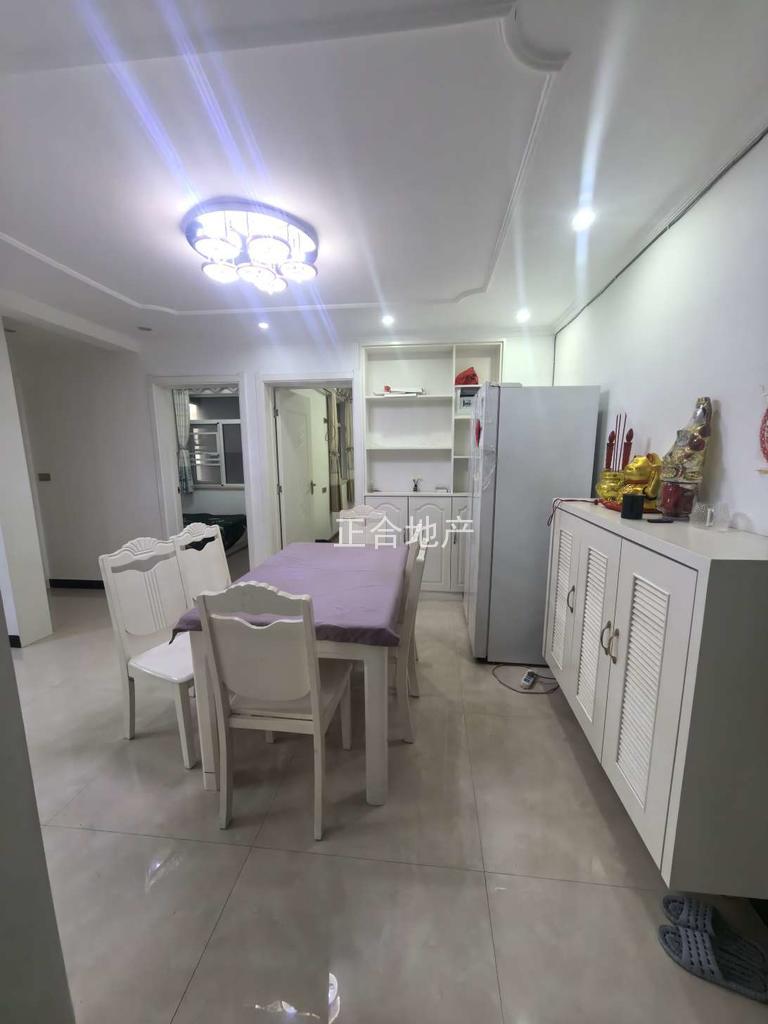 业主诚心出售，天诚缘，精装三房，成色新。拎包即可