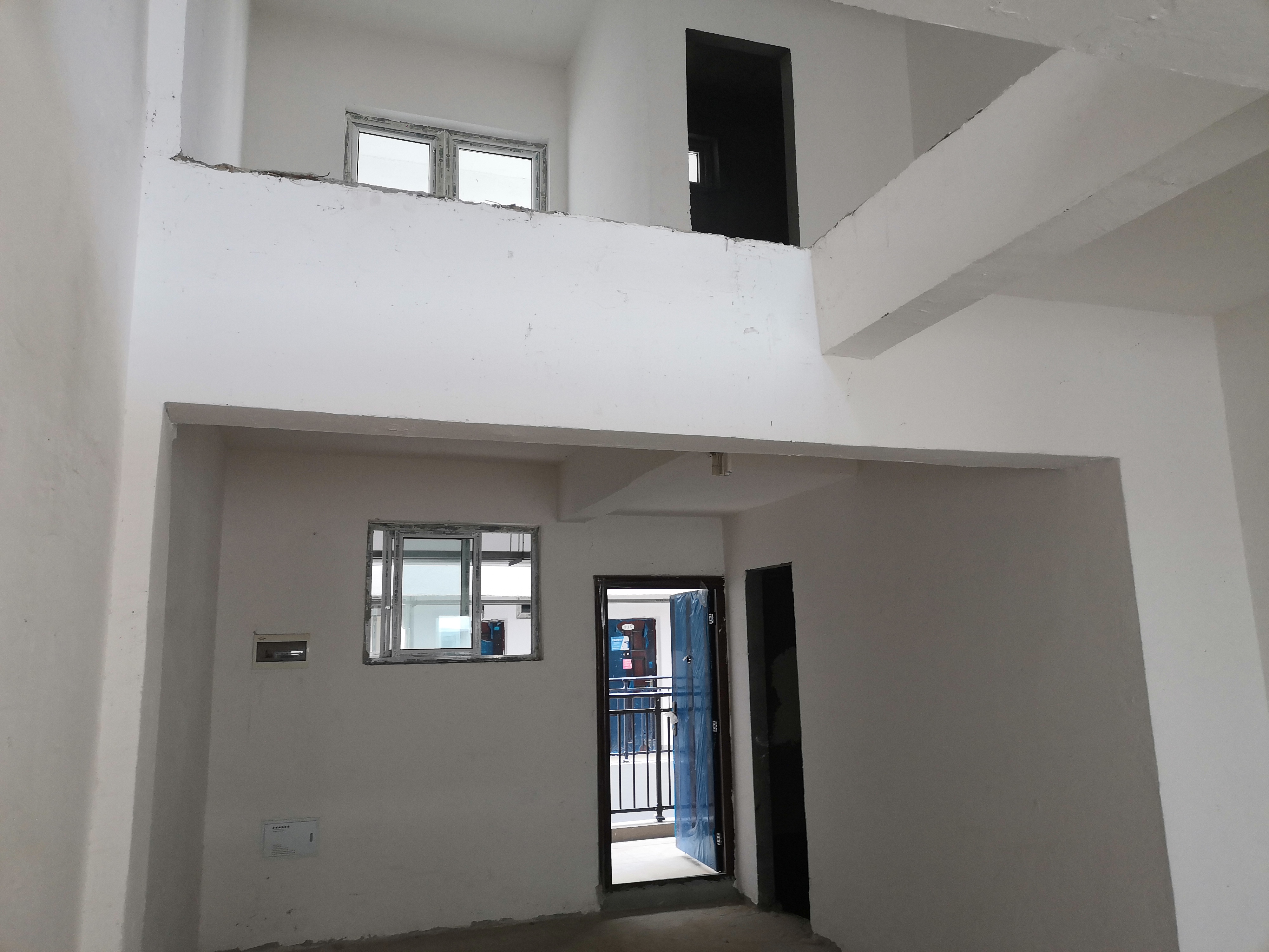 南城新区汽车城公寓复式毛坯两房 过渡都适宜