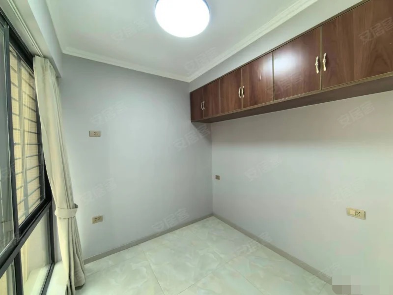 一中对面，翰林公馆精装四房，单价4900中间楼层，南北通透