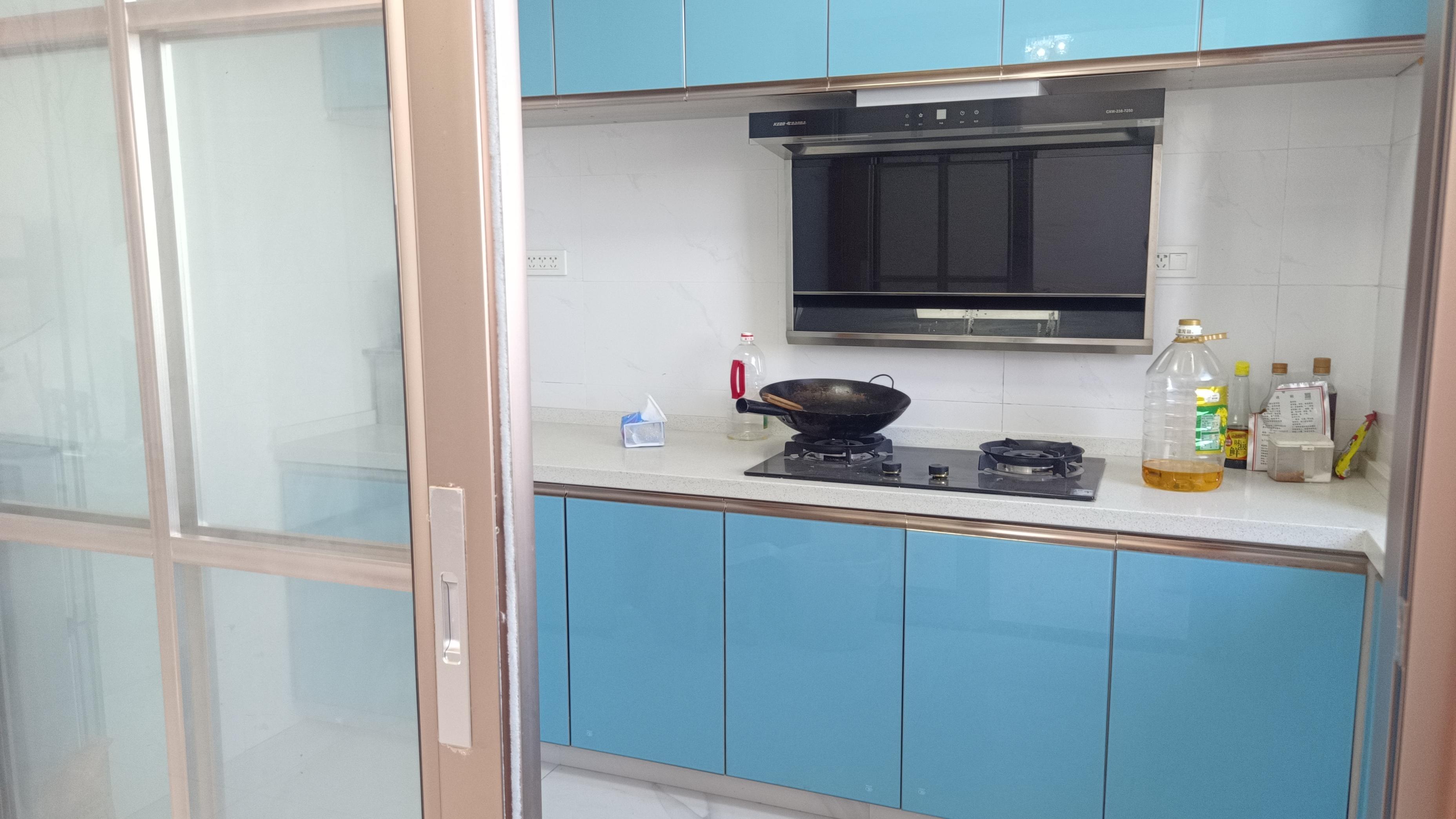 紫润尚城3室2厅1卫精装修家具家电齐全优价出售