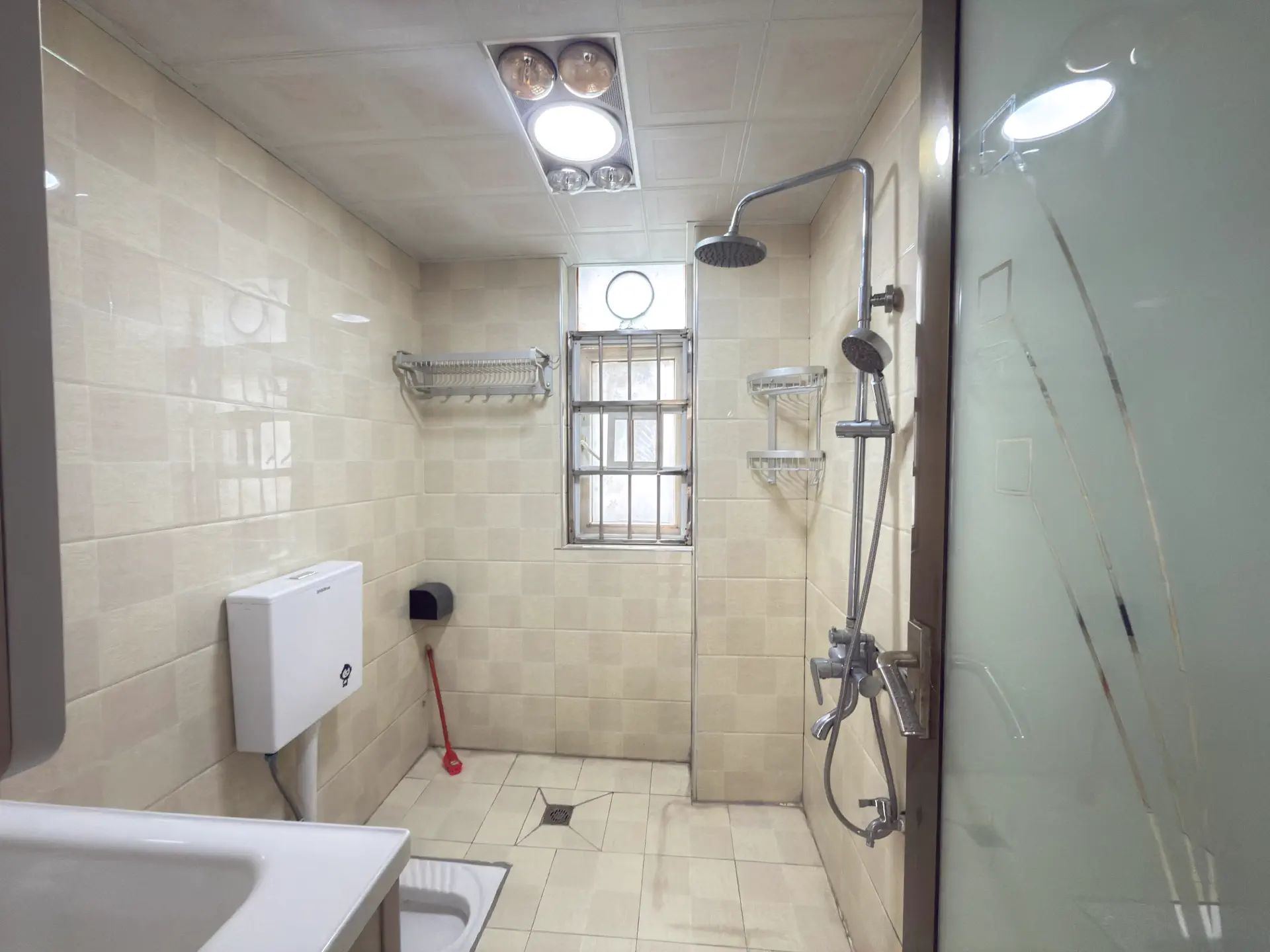 捡漏，武商旁，电梯小高层，电梯精装四房，家具家电全送，单价4300。