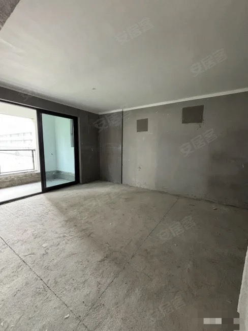 城南，降价了，吾悦华府现房，单价4700，经典小三房