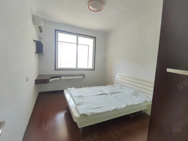 182，业主诚心出售，德政金苑对面，步梯二楼，精装三房，三开间朝南，采光好