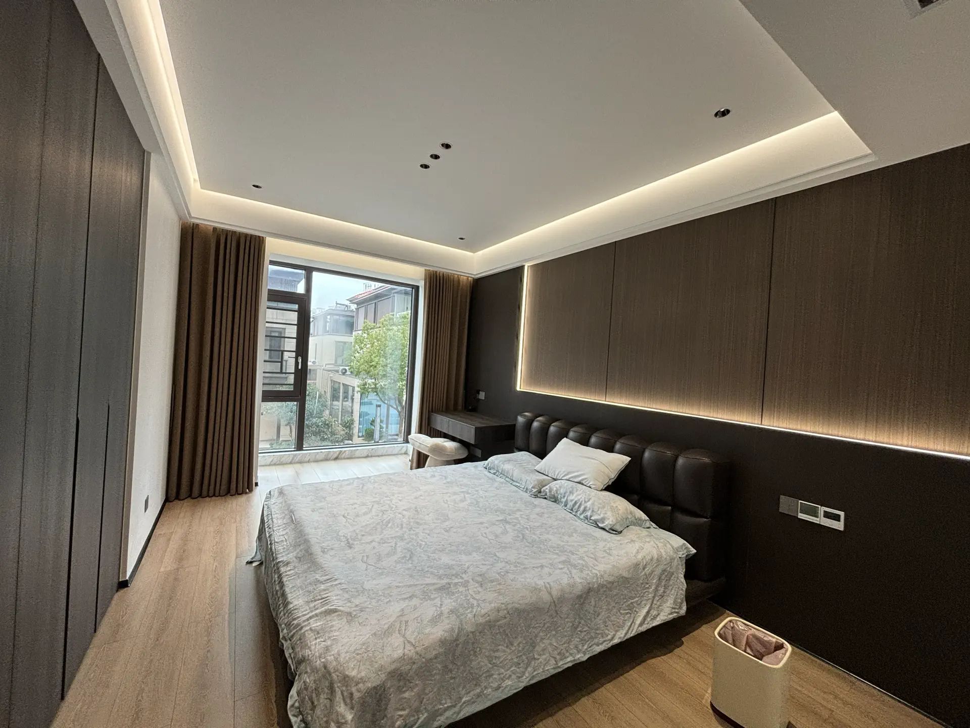 诚心出售，祥生观澜府，联排别墅，9.9成新，豪装，入住3个月，证满二