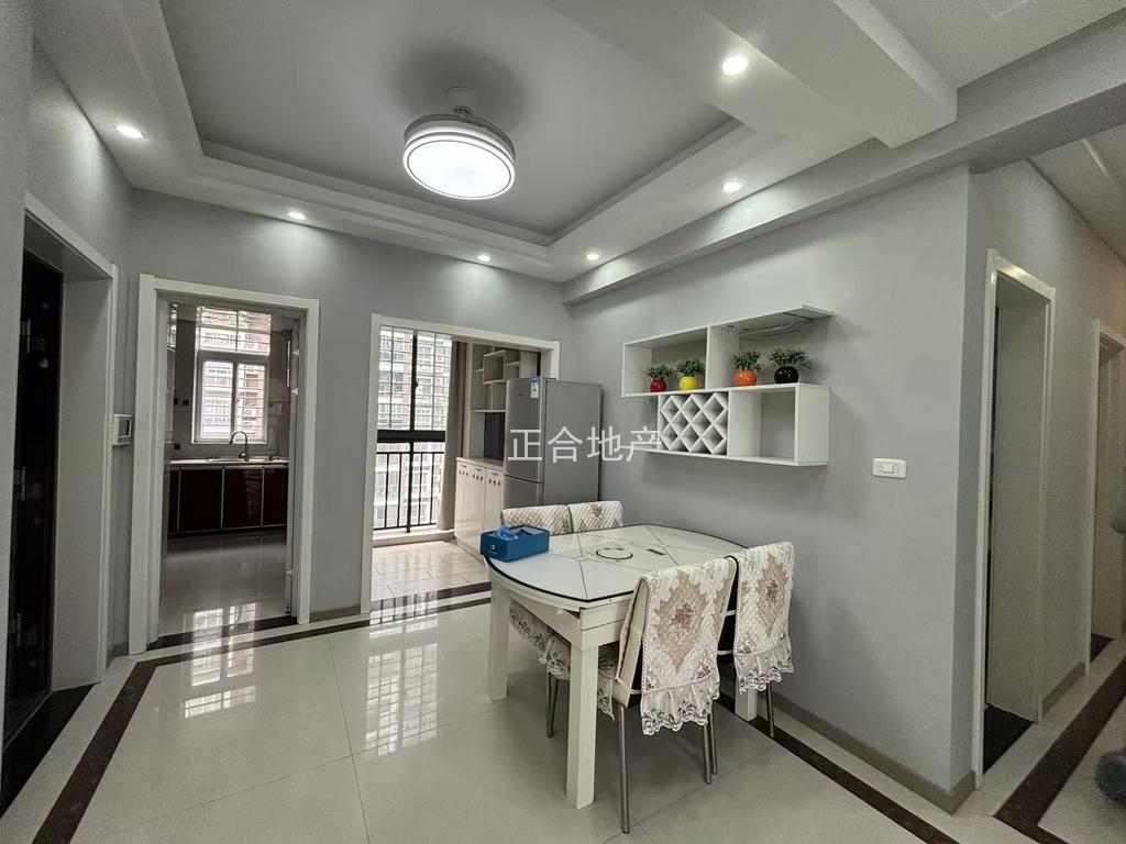 捡漏，电梯小高层，单价3900，老证，精装三房二卫，业主诚心出售