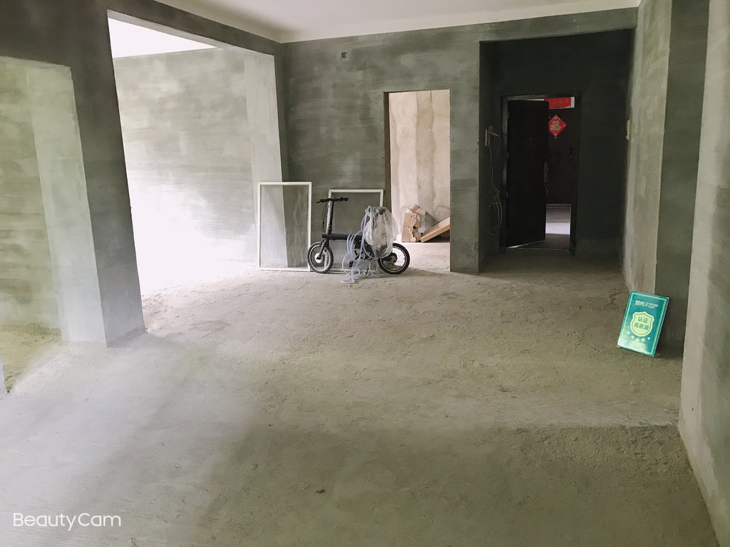 绿地 华庭锦城 毛坯三房 中间楼层 户型方正 房东诚意出售