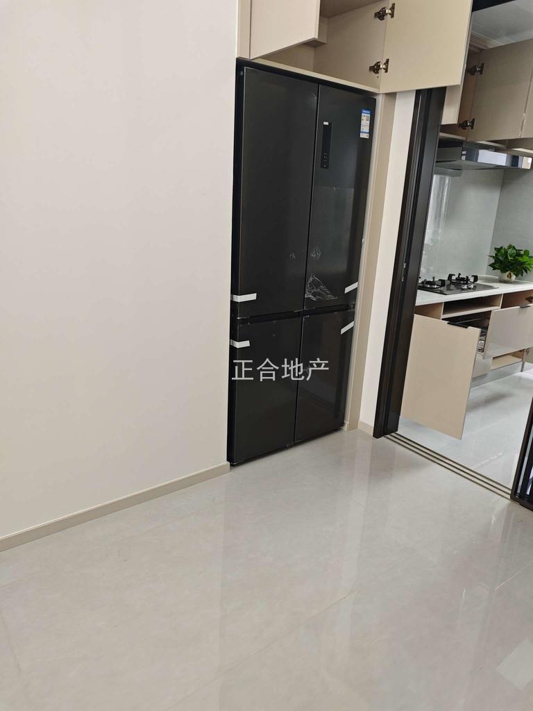 城南，御湖‬世家，边户，电梯好‬楼层，精装3房2卫，车位，诚心出售，证满二