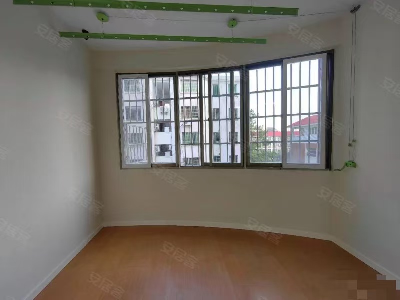 捡漏，德政园，​精装三房，装‮奶修‬油风，步梯好楼层，仙桃小雪旁