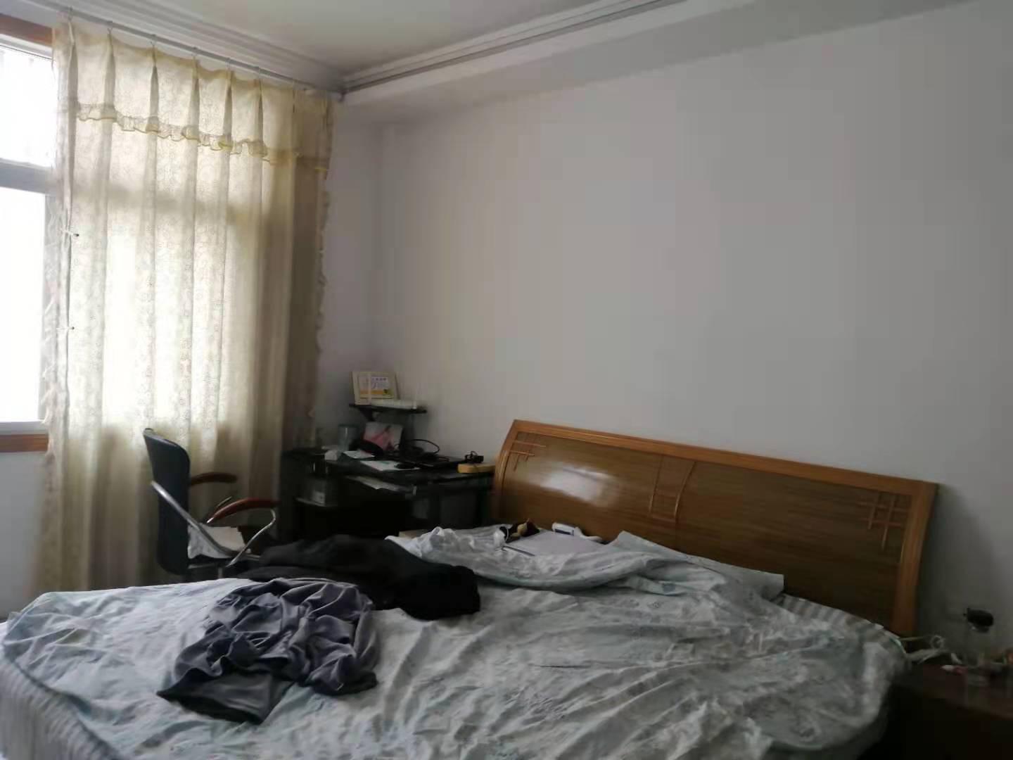 市中心,安静小区,3室2厅2卫1阳台精装,房东换房