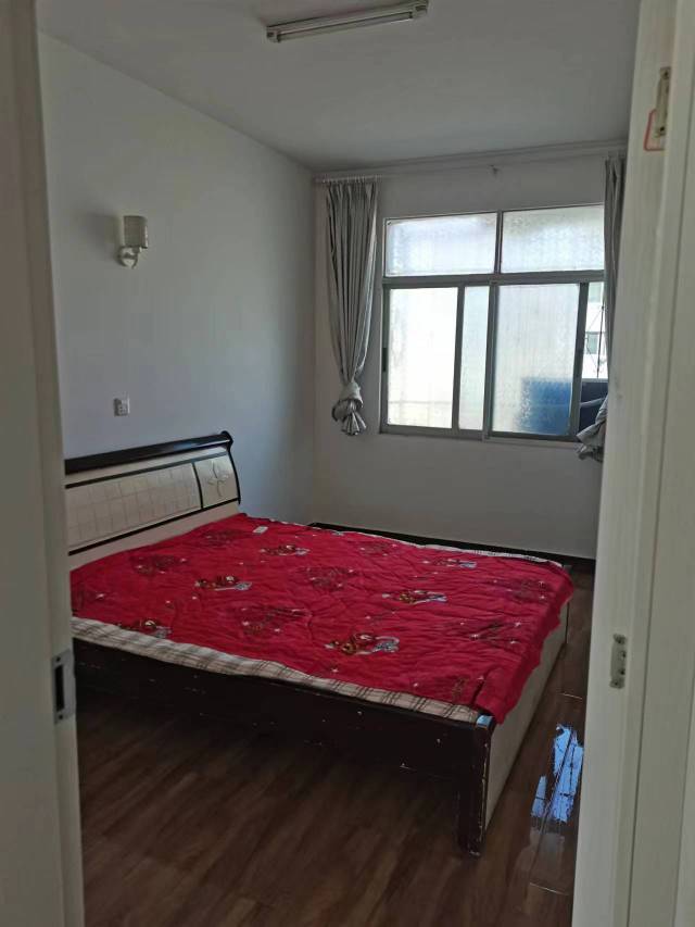 新八中附近二室二厅，拎包即住