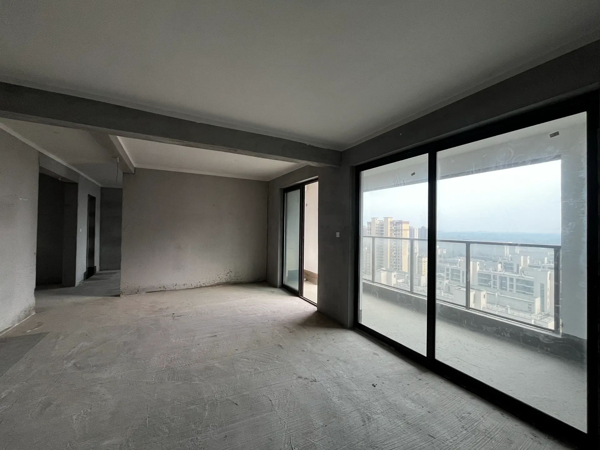 捡漏，吾悦广场，送车位的现房， 好楼层，诚心出售