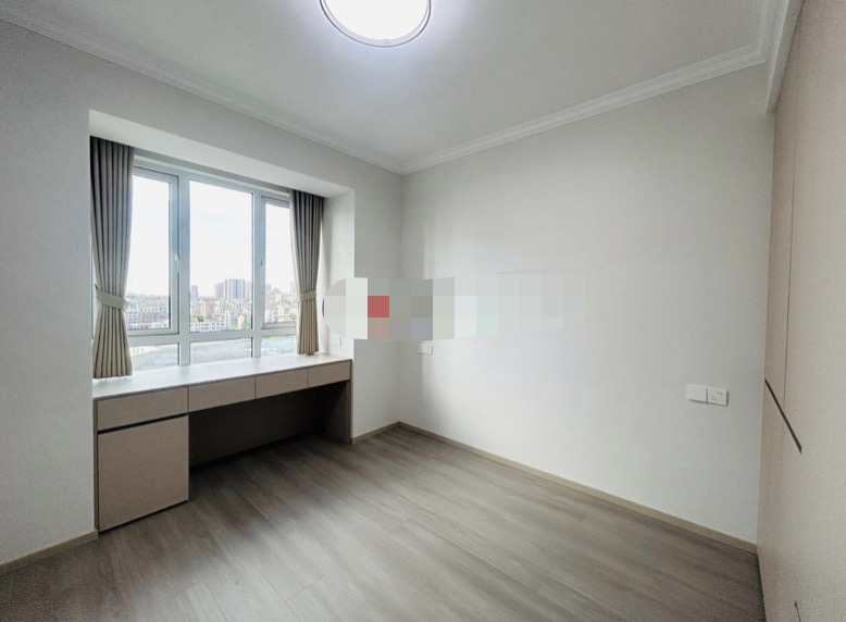 降价了，城南。全新精装三房，电梯12楼，证满二年，单价5500，边户