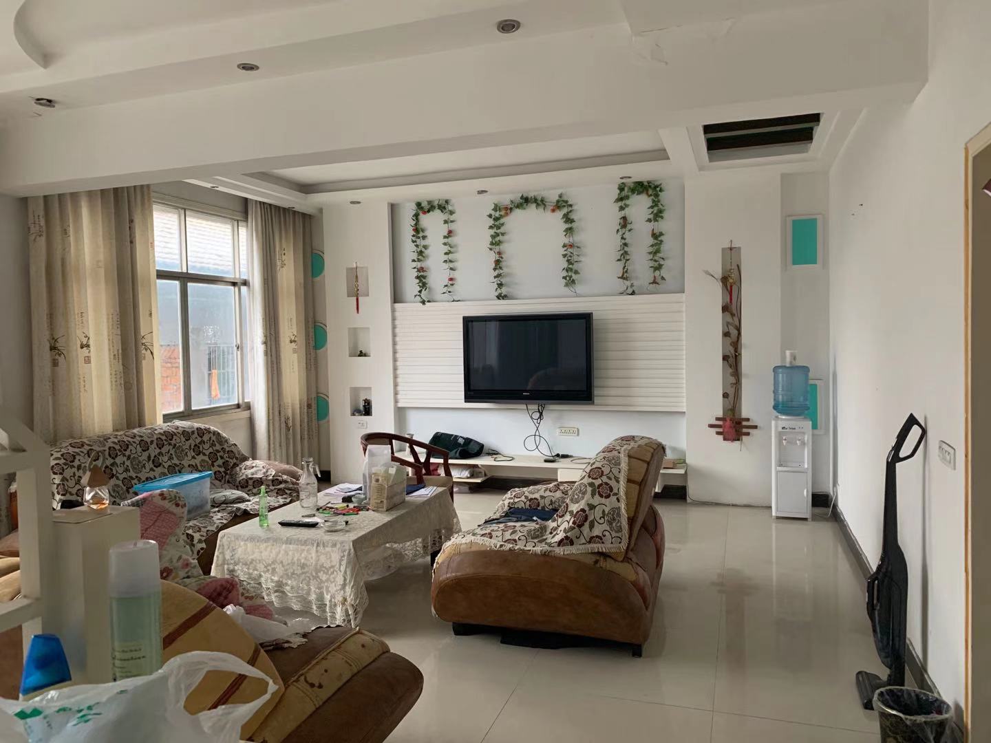 黄荆小区 街旁现浇结构门口可以停车前宽后宽实际面积440平南北朝向拎包入住