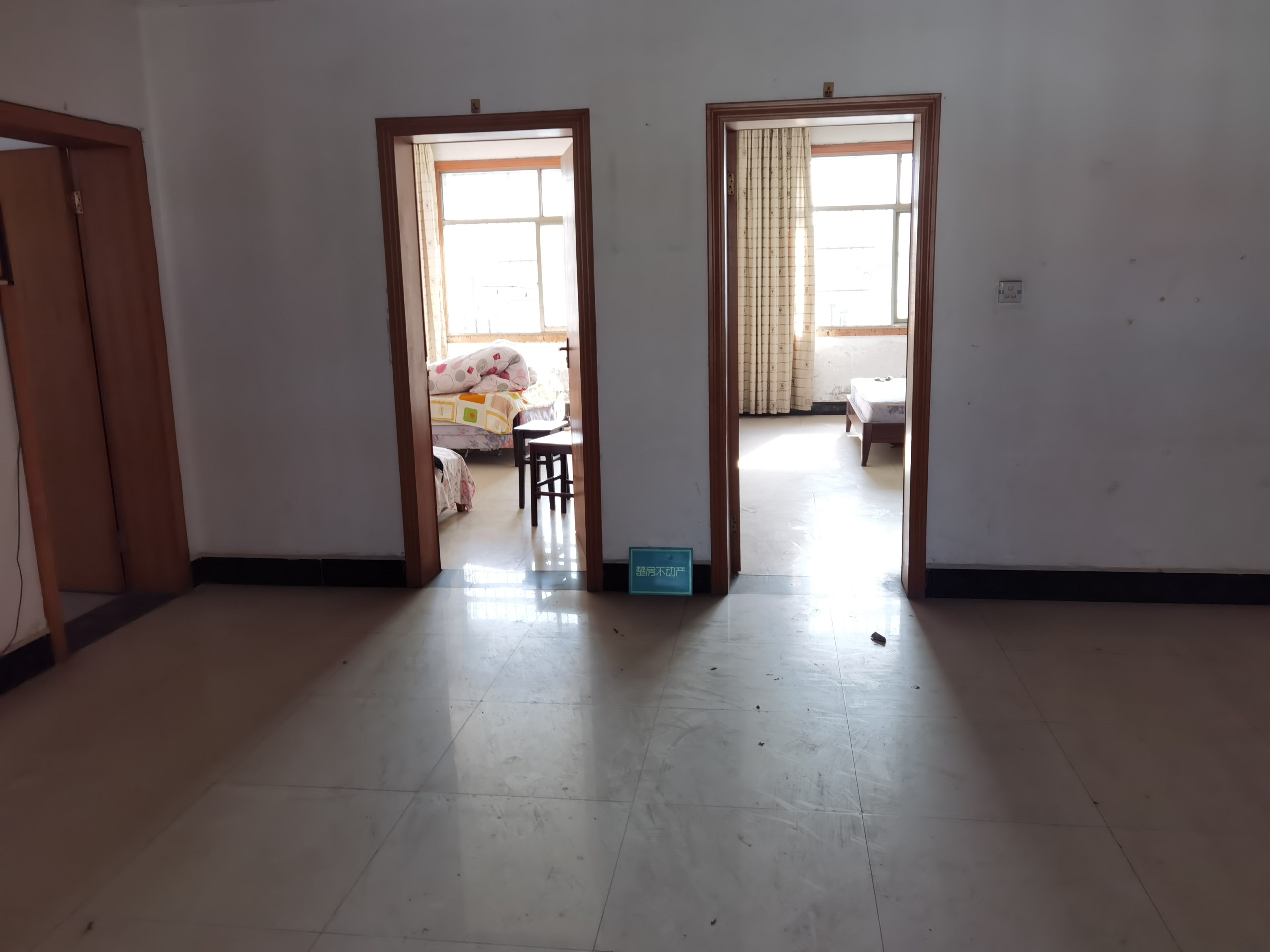 中药材宿舍， 实验二小，老三中，走路去商城逛街只需10 