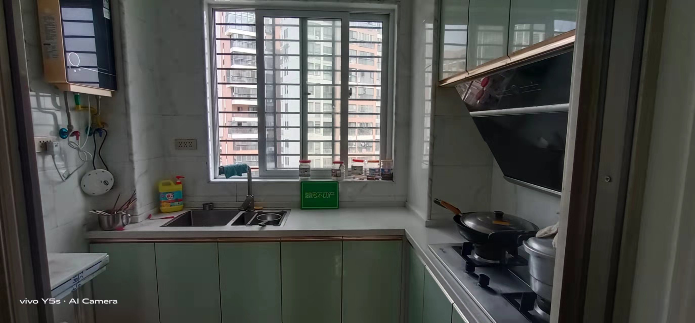 鸿昇现代城精装四房保养新成色好楼层好，便宜卖