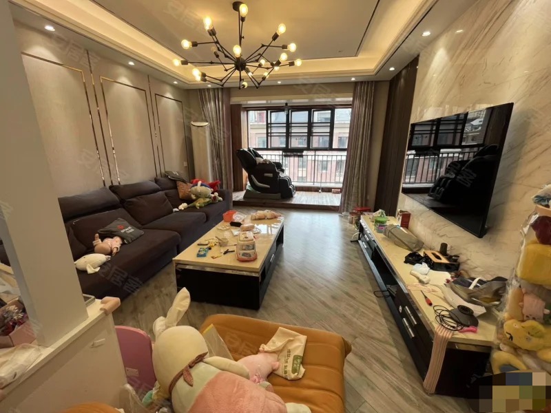 急售，新城一号5期，电梯洋房，精装3房2卫，好楼层6楼，诚心出售，证满二