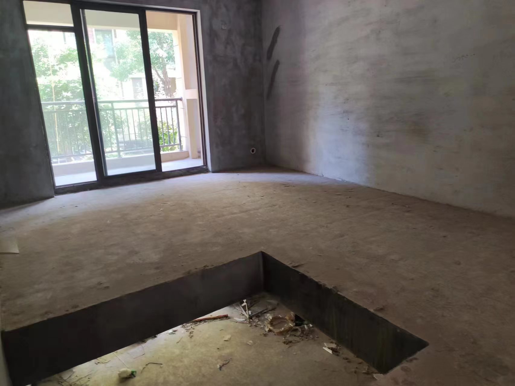 绿地香格里拉.毛坯复式带院子.带20平车库.看房方便