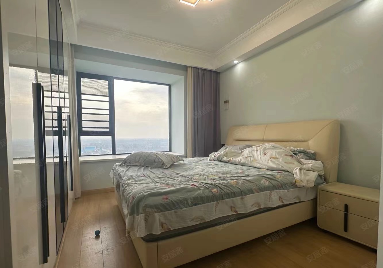 30，房东亏本急卖，二中旁，精装修，9.9成新，基本未住，证满二