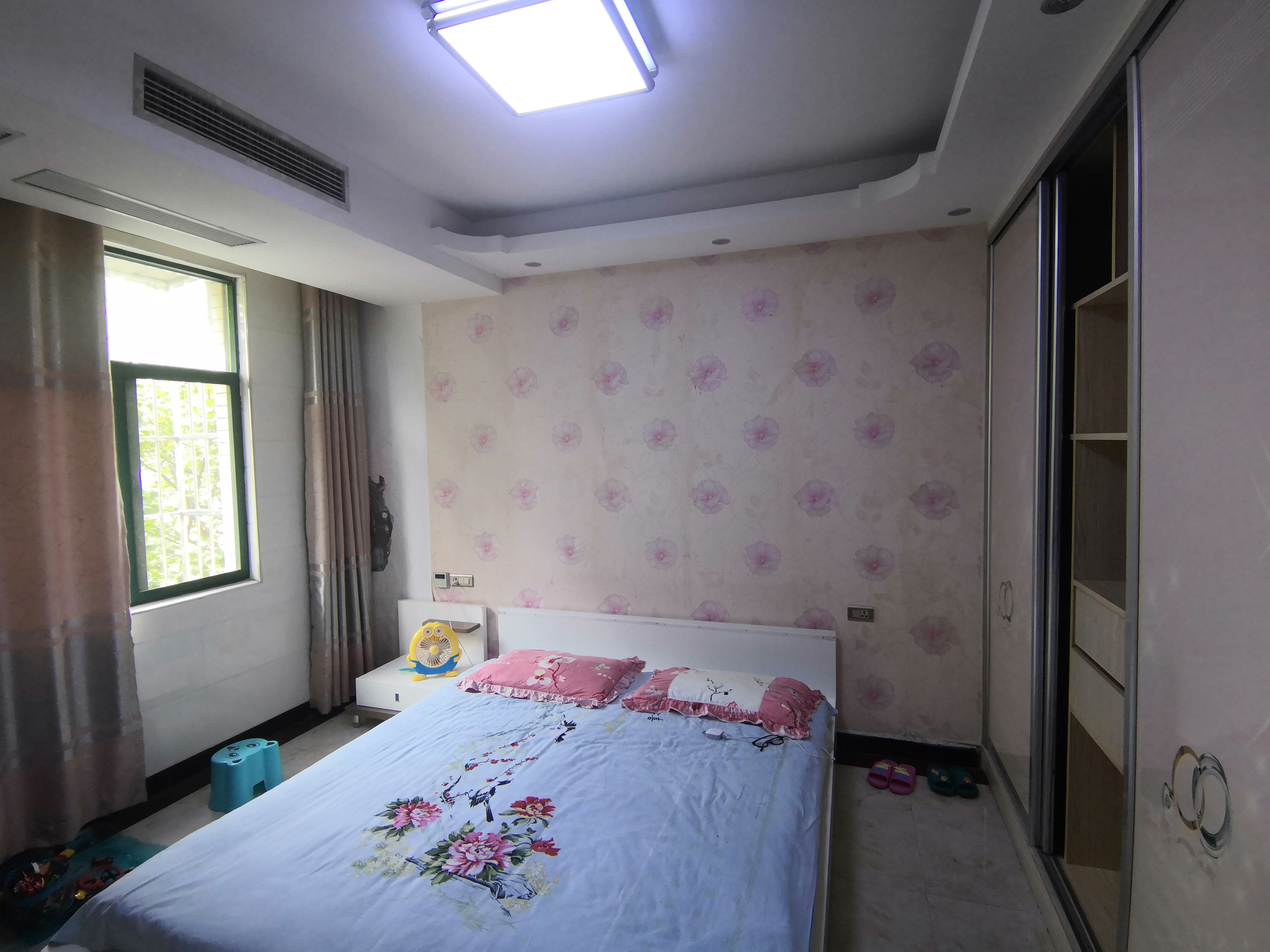 环球附近华冠酒店对面福满楼公寓新装电梯两房两厅两卫出租带中央空调