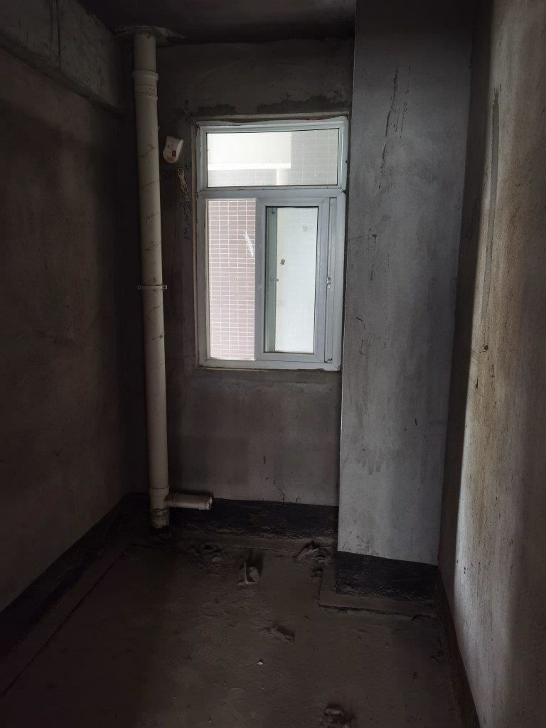 急售和合国际毛坯三房两卫，证满二 付25万，户型方正采光好，南北通透