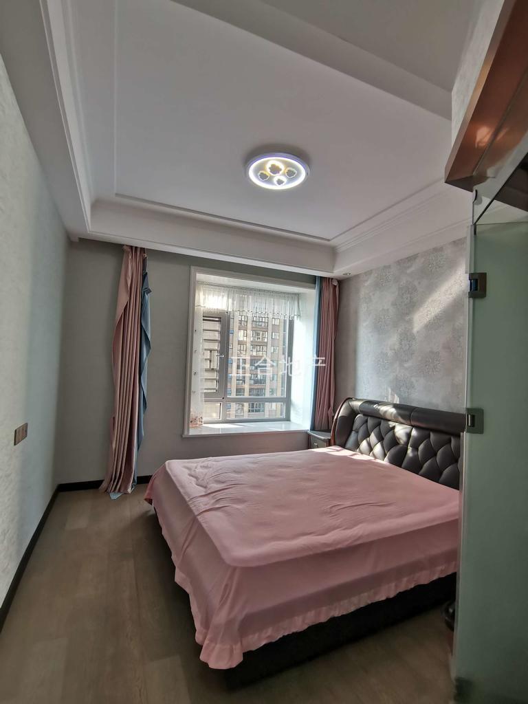 哇塞！装修卖毛坯价！业主诚心卖！电话看房！