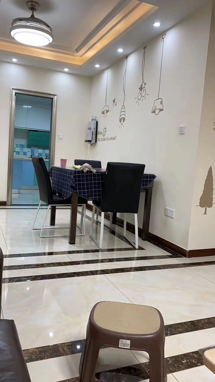 新城一号电梯小高层，送超大露台，交通便利，上学方便，急售