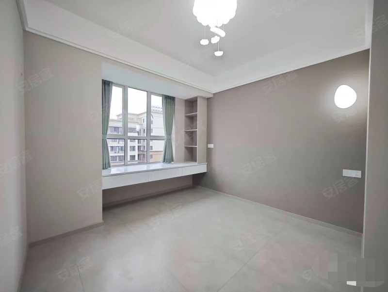 降价了，城南，沔‮天阳‬泽园，全新‮装精‬三‮两房‬卫，紧邻大‬学城，拎包入住