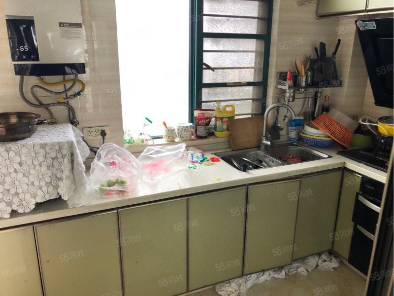 新城壹号精装三房两卫118平，证满二