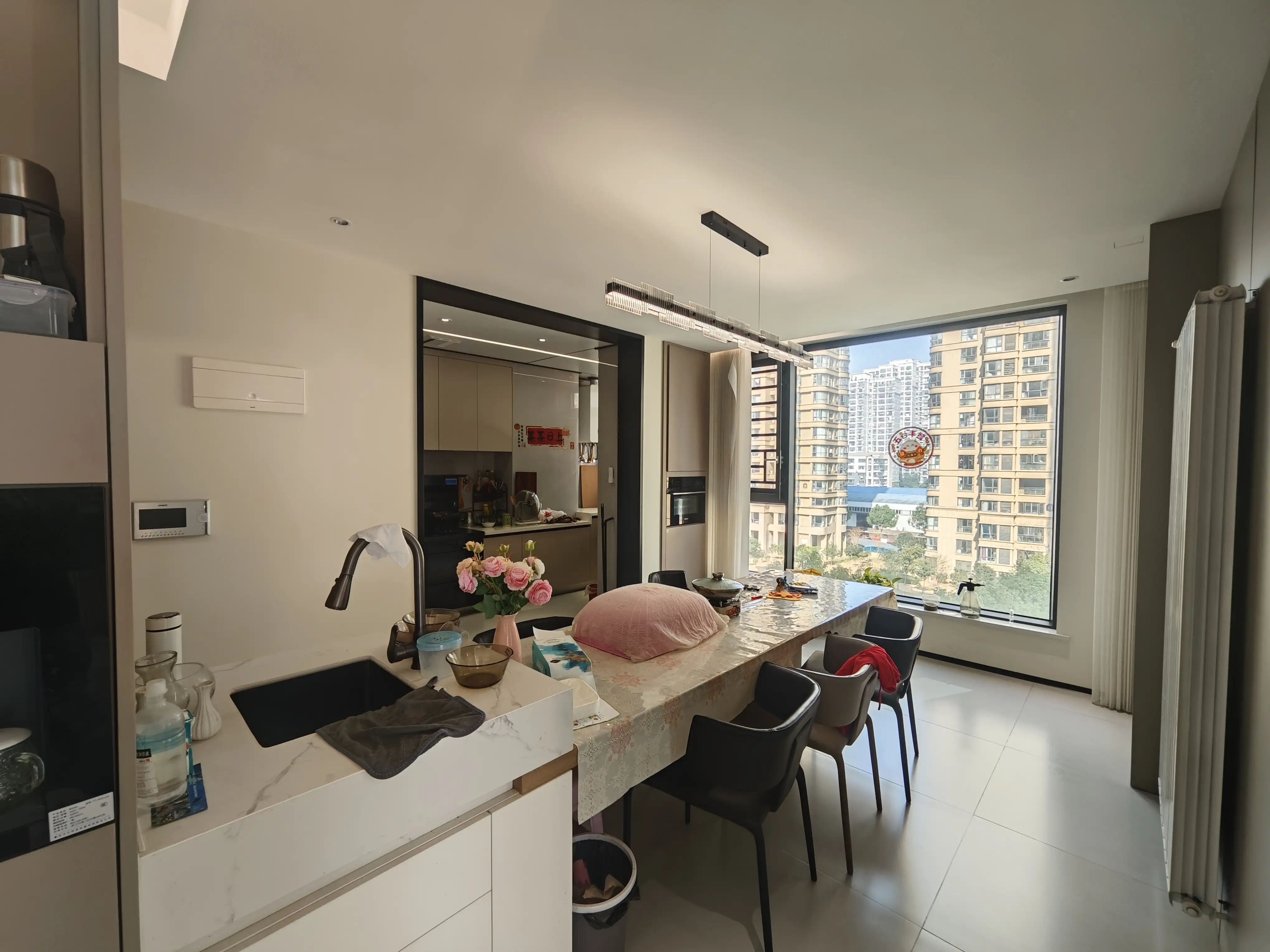 城南，一梯一户大平层，东边户，精装四房，成色新，好楼层，证满二