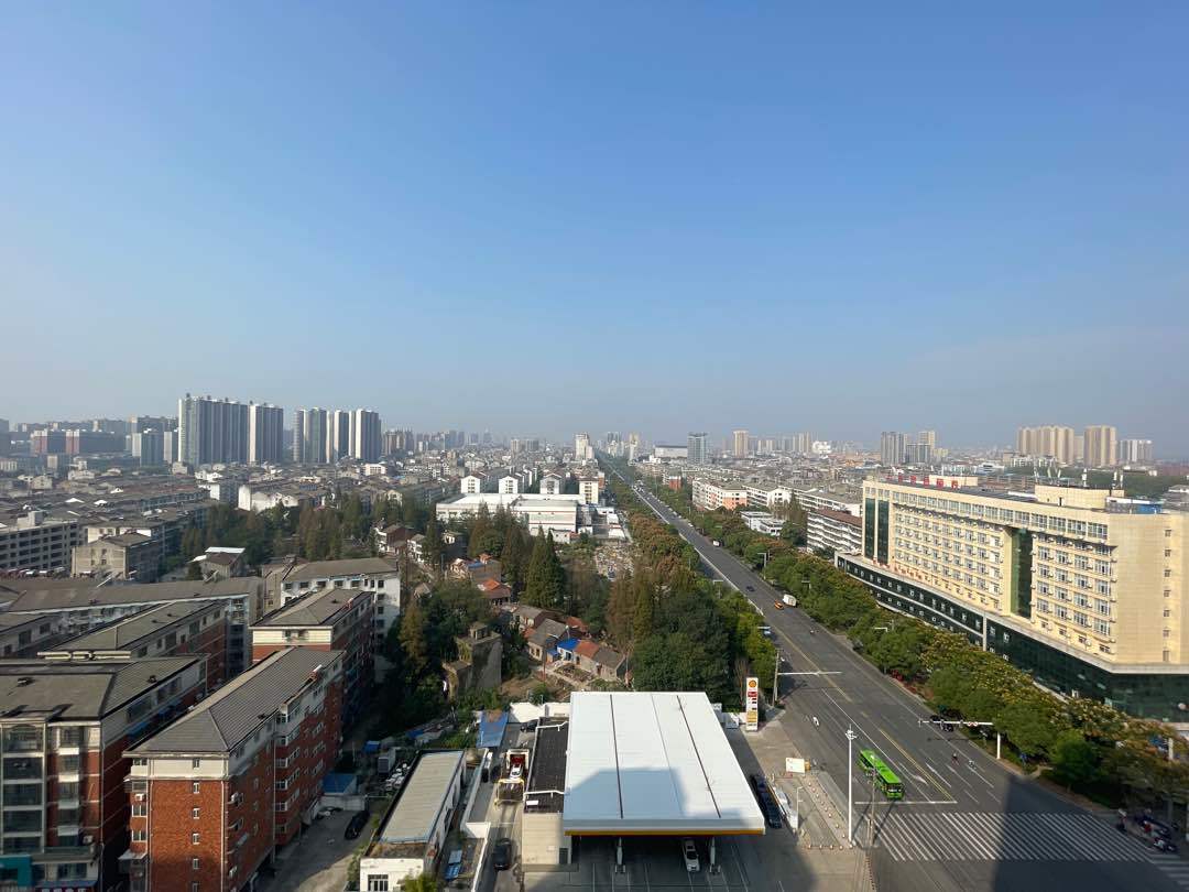 捡漏，和合国际5期，单价不到3500，电梯中间楼层，采光好，毛坯房
