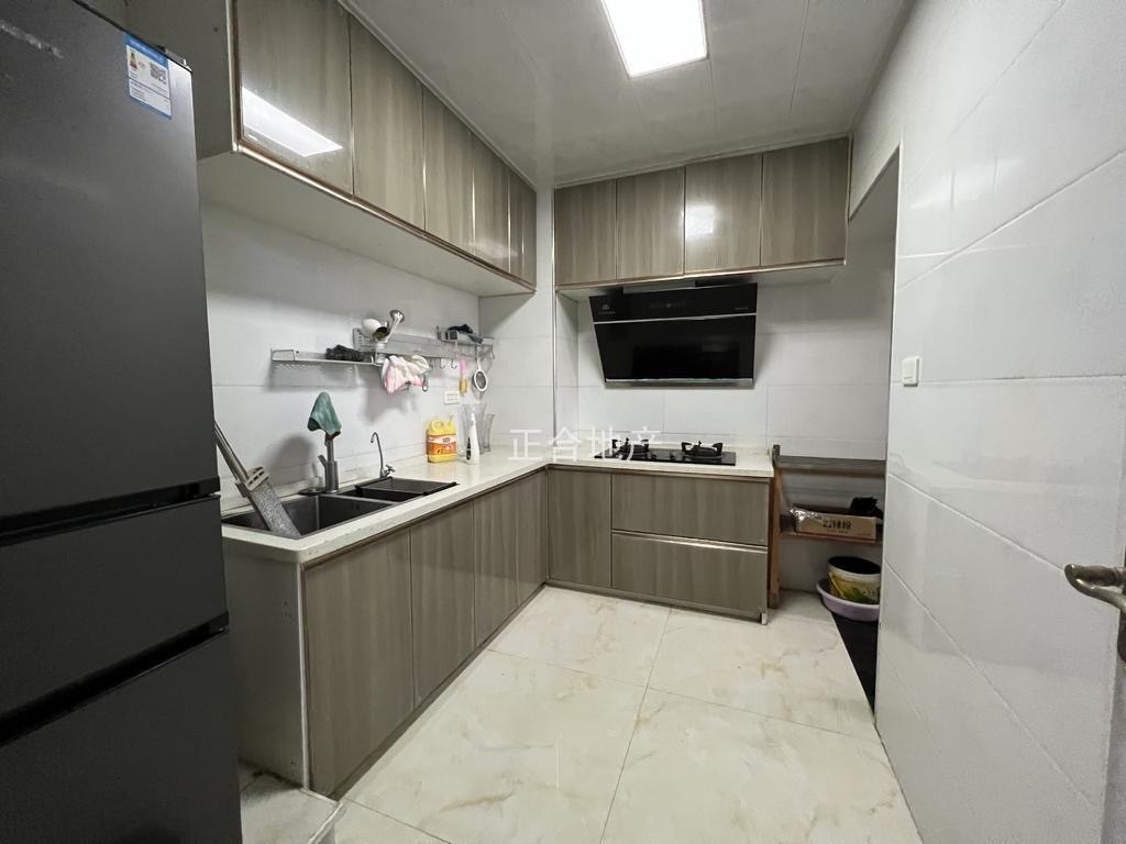 急售，鸿昇现代城，精装两房，单价4400，电梯中间楼层，实验晓学，新三中旁，证满二