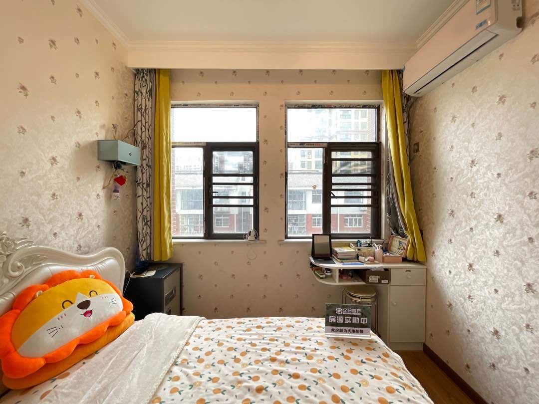 降价了，城南，新街电梯花园洋房，精装三房两卫，一梯两户车，采光好，证满二