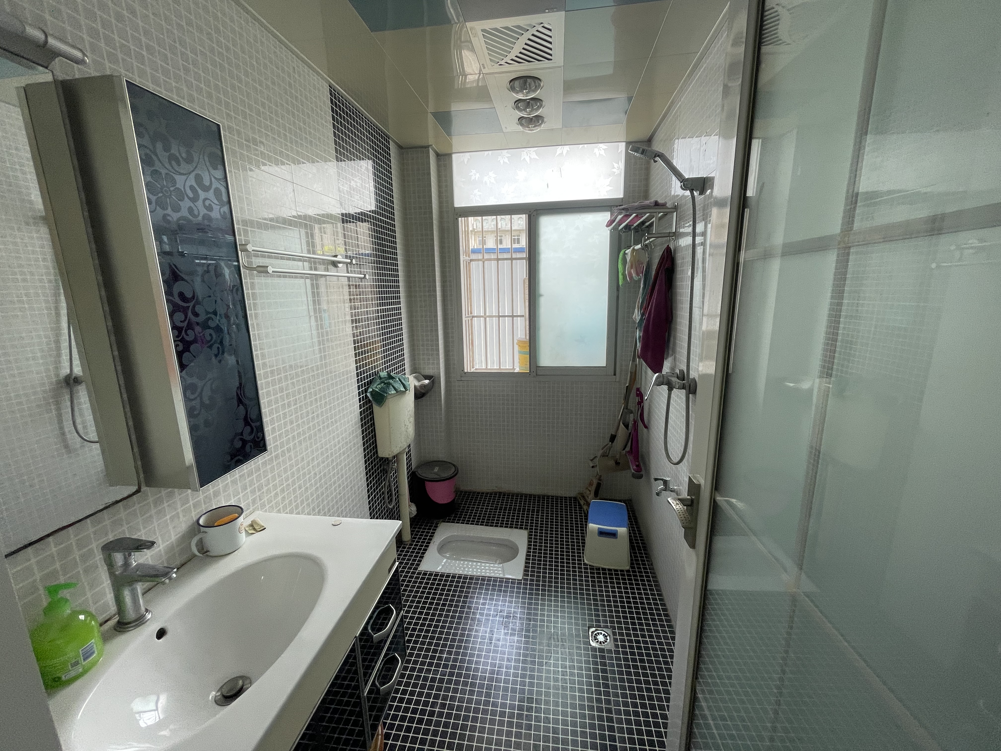 恒大名苑.步梯好楼层.沃尔玛.房东诚意出售