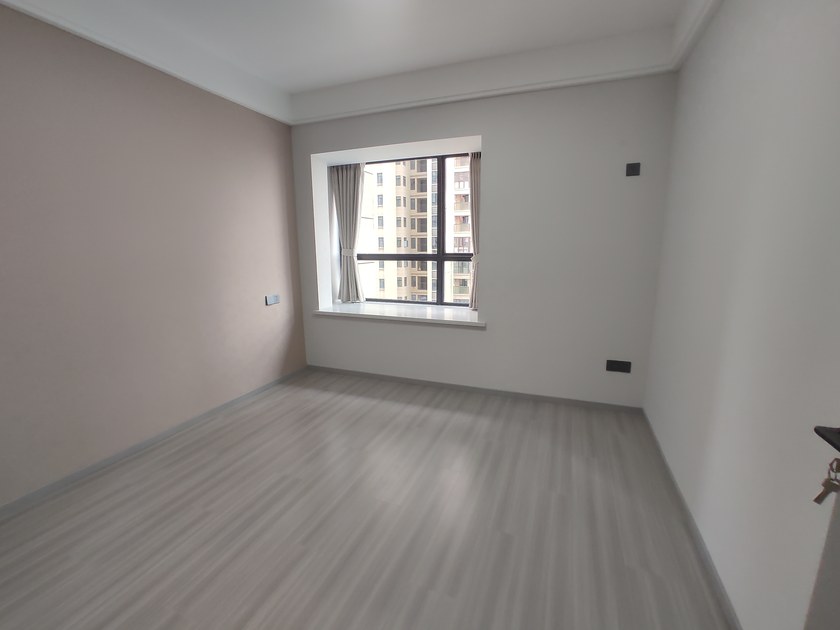 御湖世家全新精装三房阳光楼楼间距宽小区绿化覆盖广现房送车位