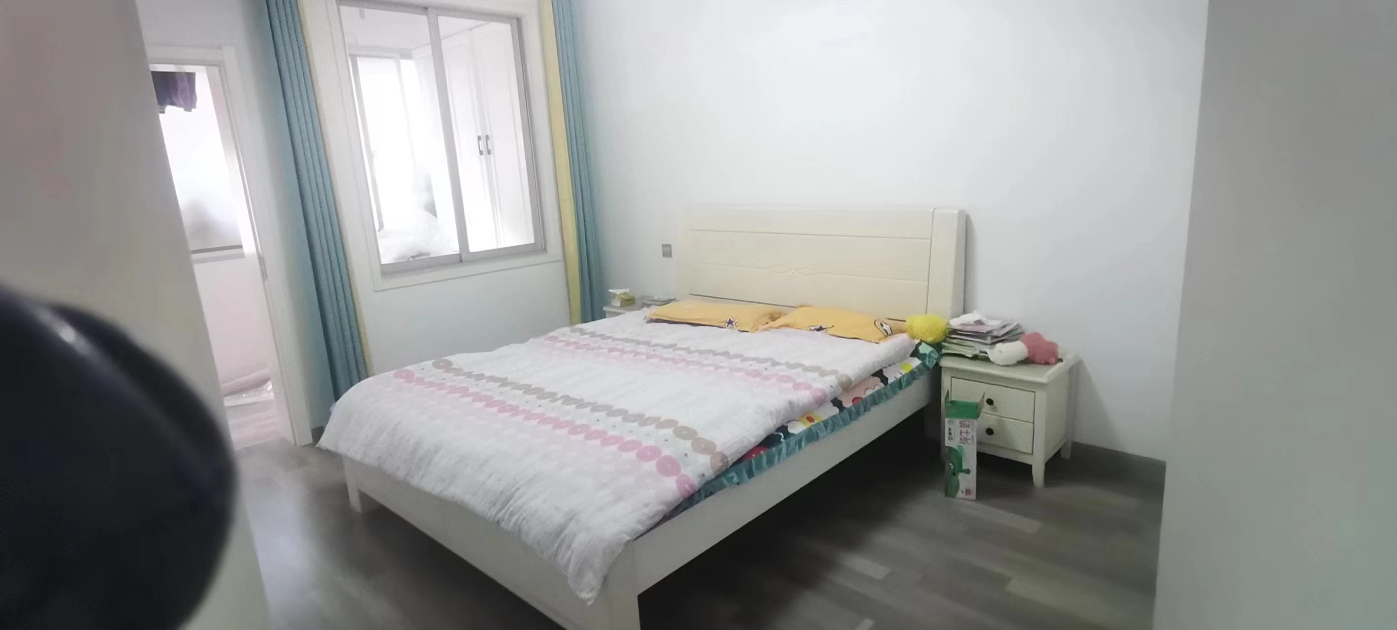 春江花园.精装三房.小区有出场好停车.房子成色新