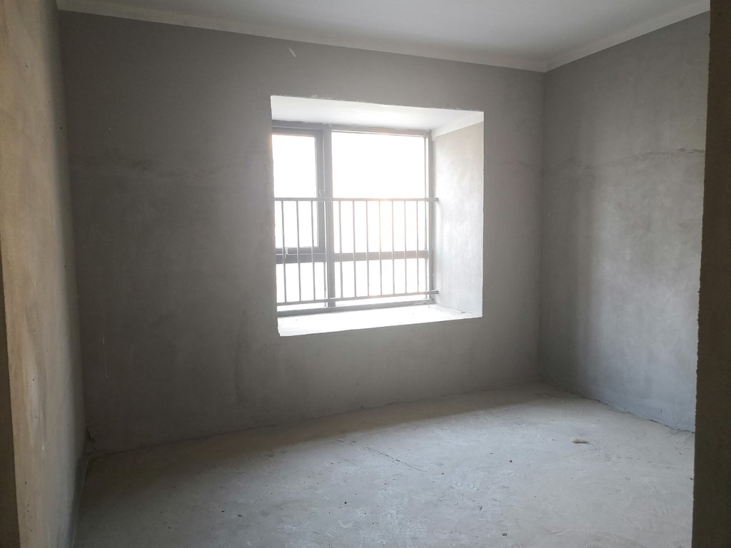 森林国际毛坯4房周边商圈齐全看房方便