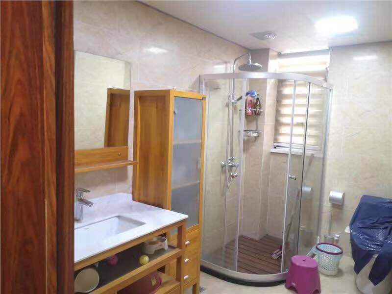 小区环境优美，三丰鼎城小洋房5室2厅2卫精装修